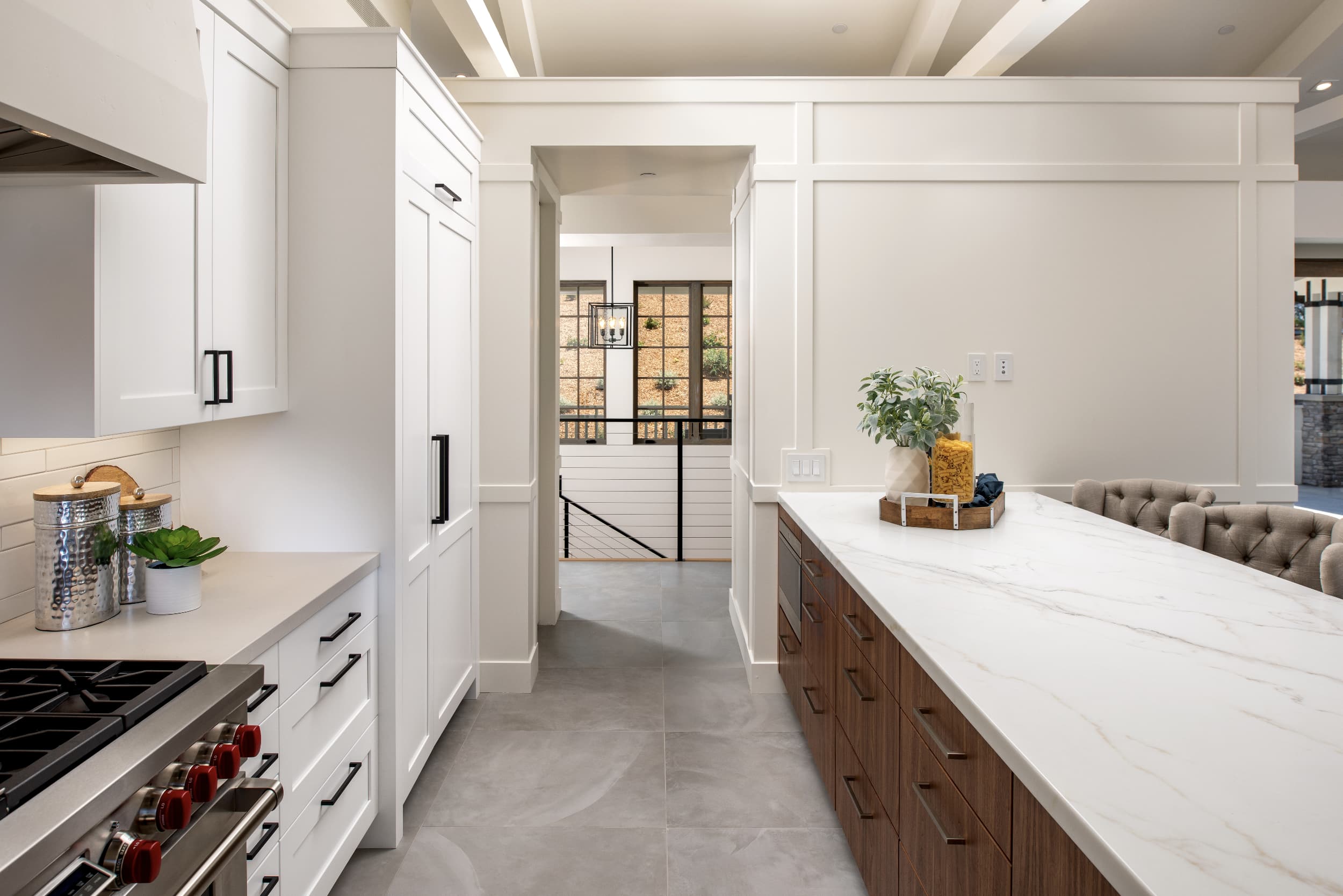 Shaker Style White Modern Kitchen Cabinets with Black Hardware
